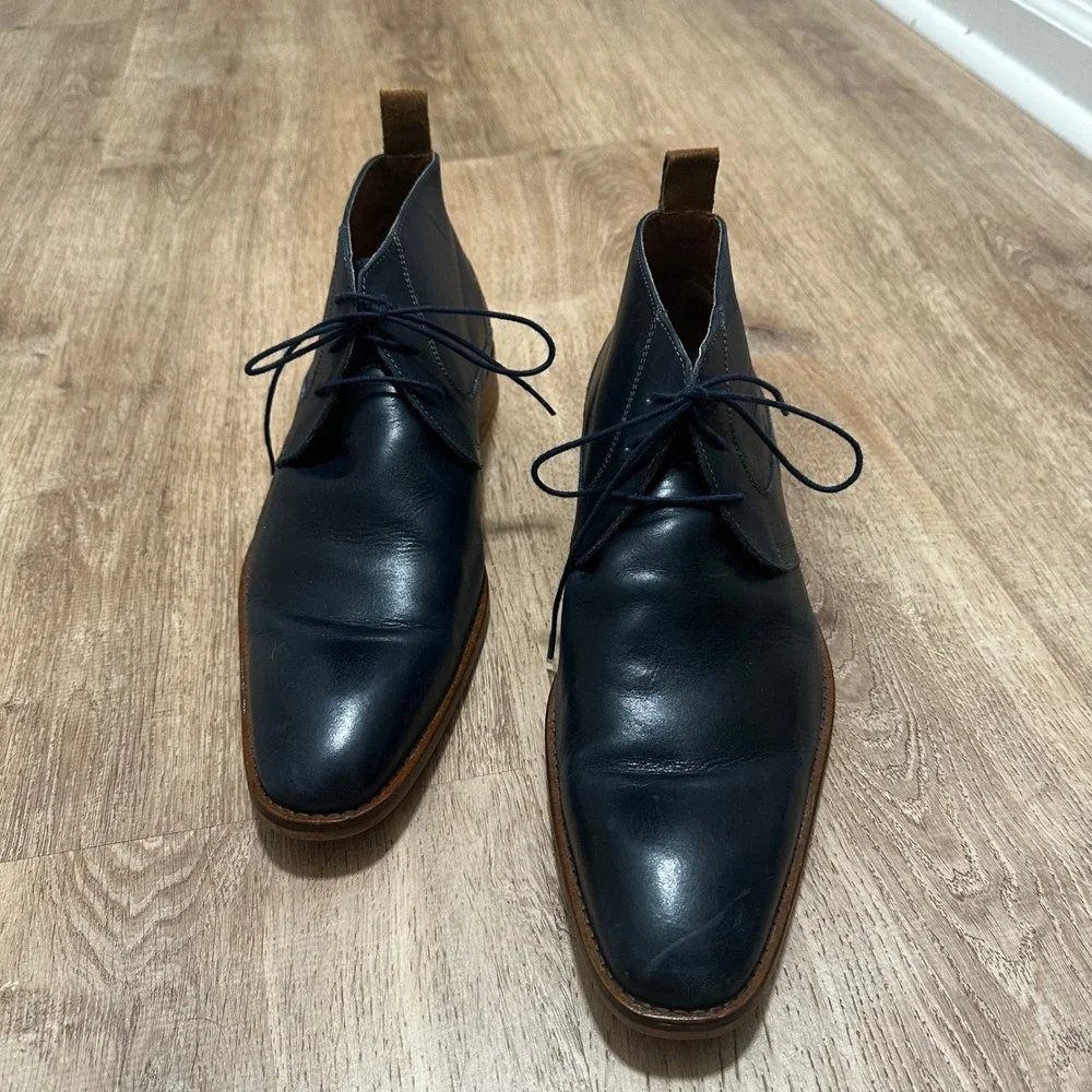 Steve Madden | Men's Navy Blue Leather Brown Suede Heel Chukka Boots, Size 10
